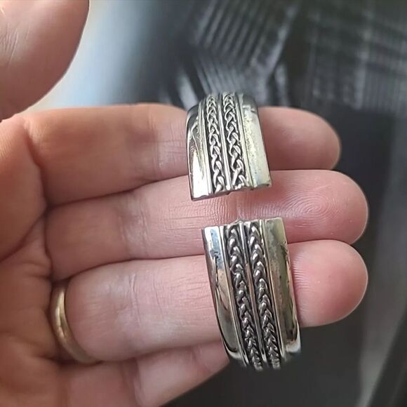 Vintage Monet Silver Plated Hinged Bracelet 7.5" Wrist - Picture 5 of 6